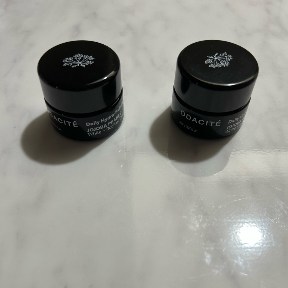 2 5ml Odacite exfoliant jojoba pearls, 2 facial sponges 2 Muslin cloth